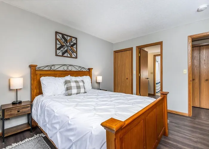 Cozy At Creekwood Getaway