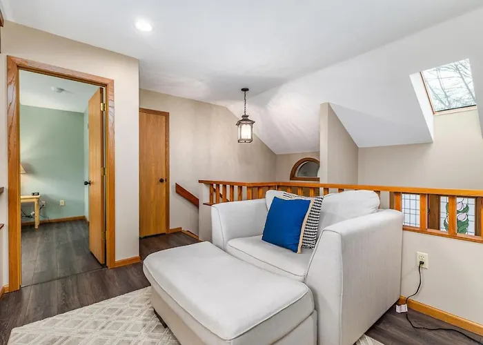 Cozy At Creekwood Getaway
