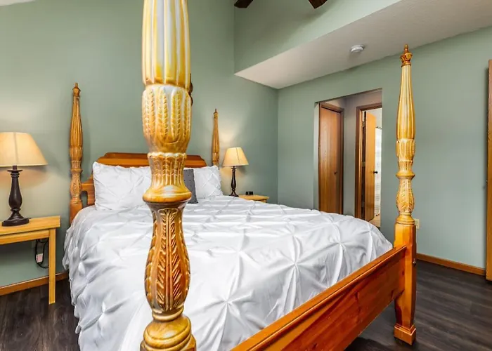 Cozy At Creekwood Getaway