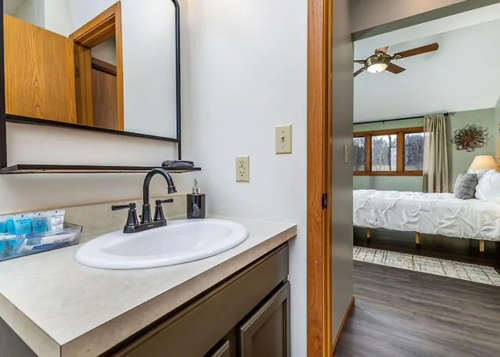 Cozy At Creekwood Getaway
